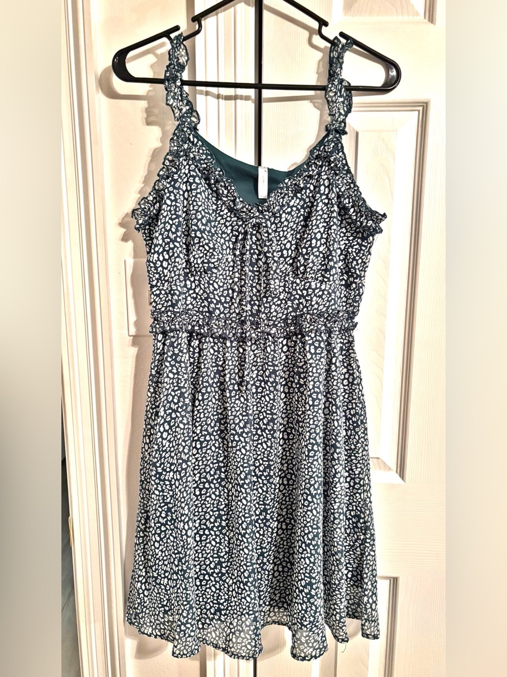 Sleeveless Ruffle Green and White Dress, Medium